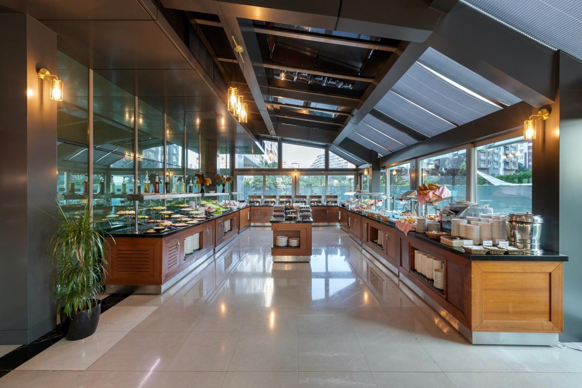 Miracle Istanbul Asia Airport Hotel & Spa Экстерьер фото The buffet at the hotel