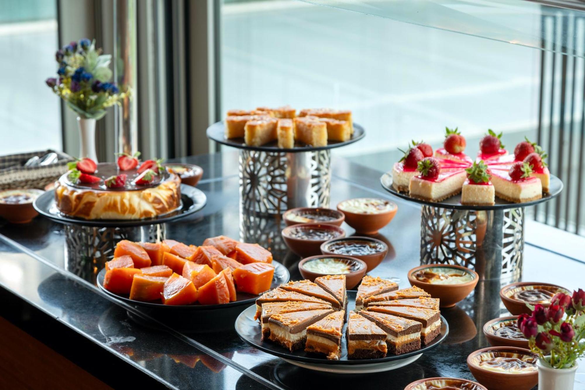 Miracle Istanbul Asia Airport Hotel & Spa Экстерьер фото A selection of desserts
