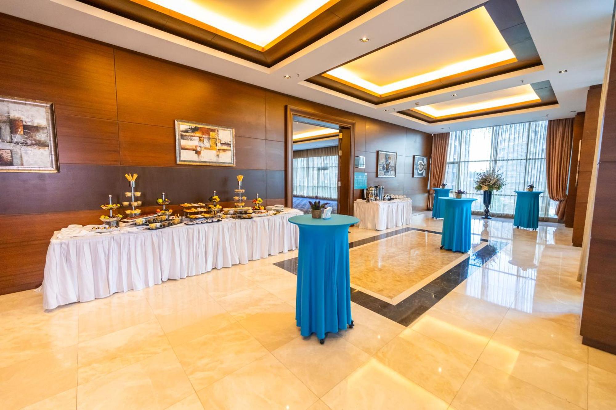 Miracle Istanbul Asia Airport Hotel & Spa Экстерьер фото The lobby of the hotel
