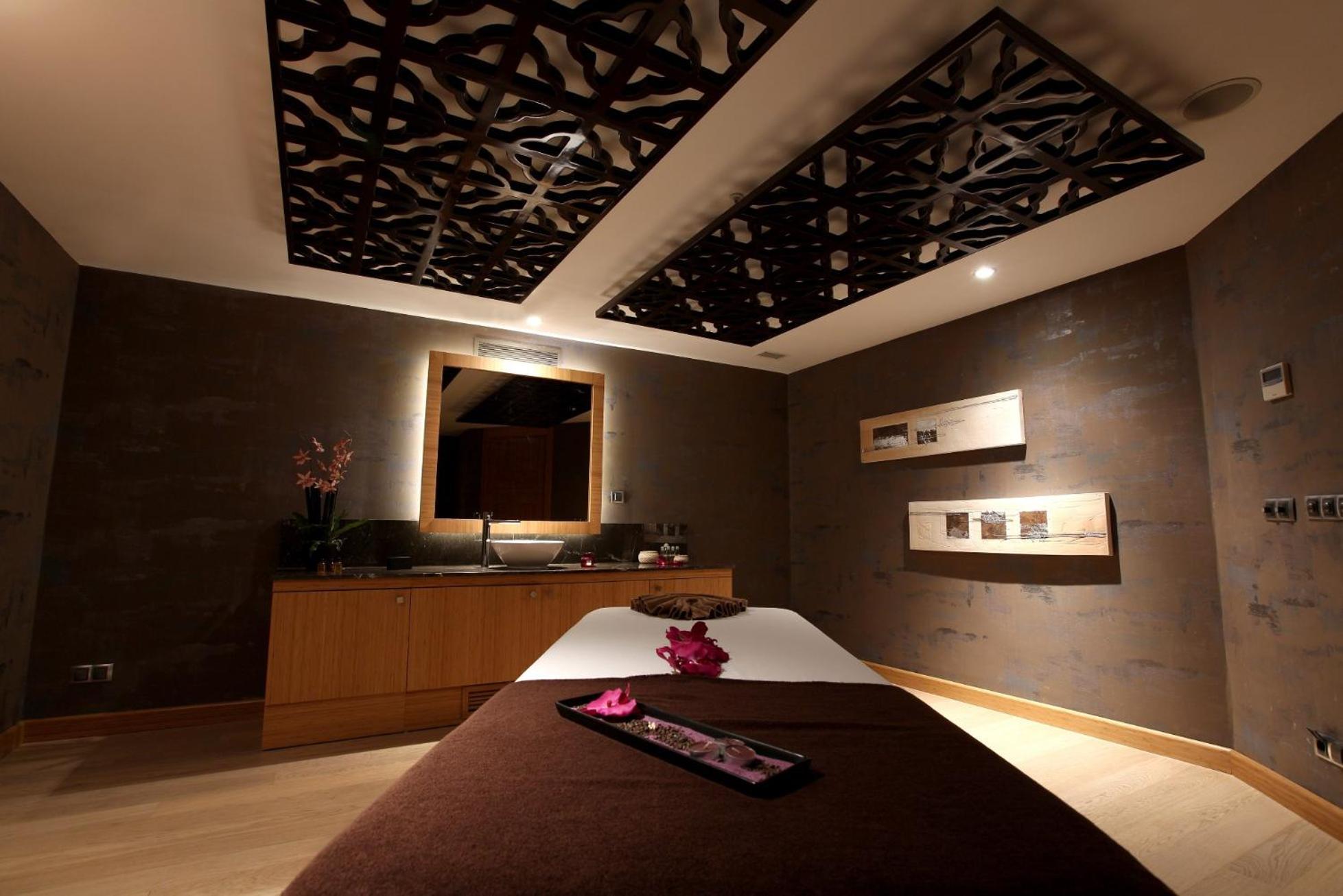 Miracle Istanbul Asia Airport Hotel & Spa Экстерьер фото A spa treatment room