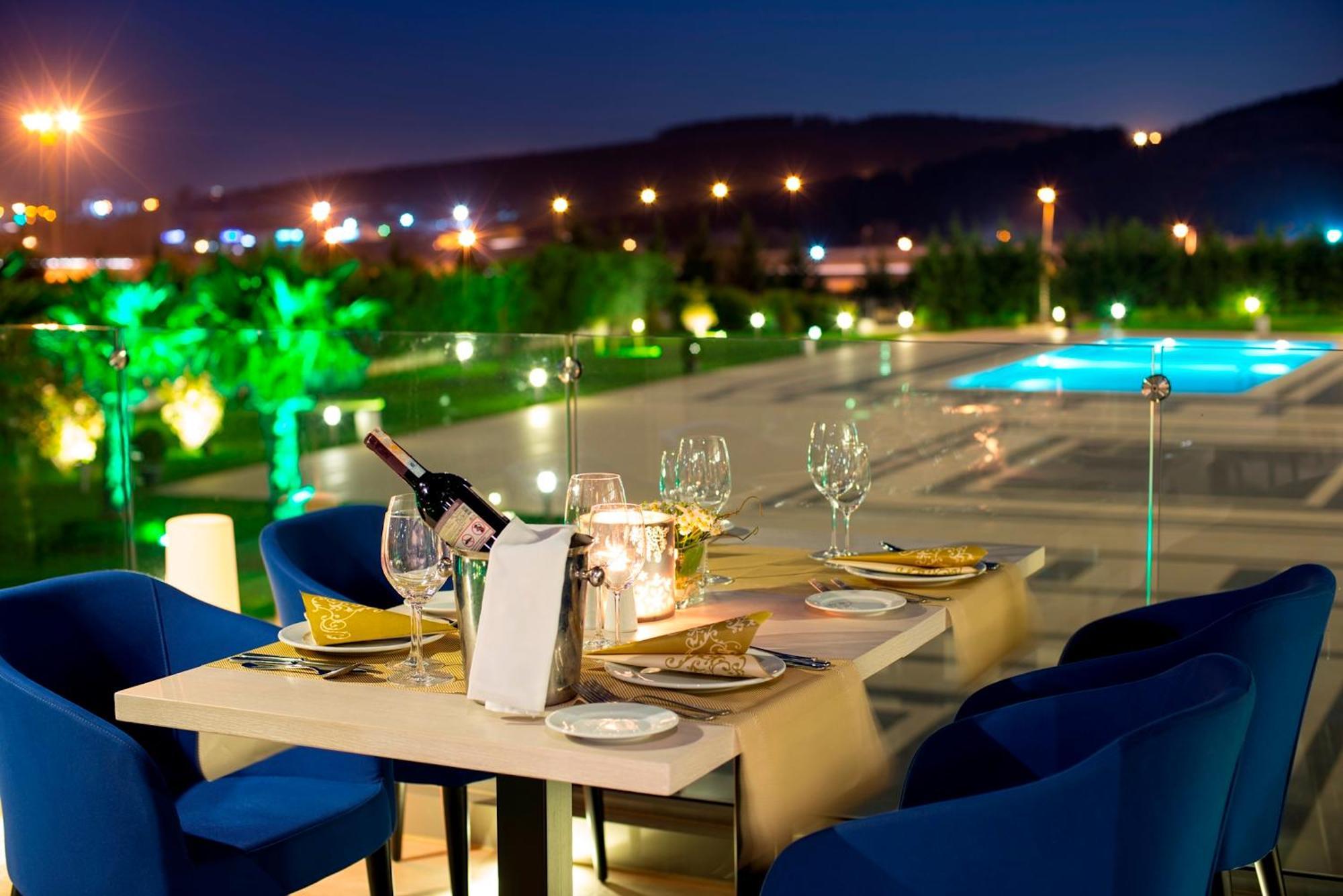 Miracle Istanbul Asia Airport Hotel & Spa Экстерьер фото The hotel's pool