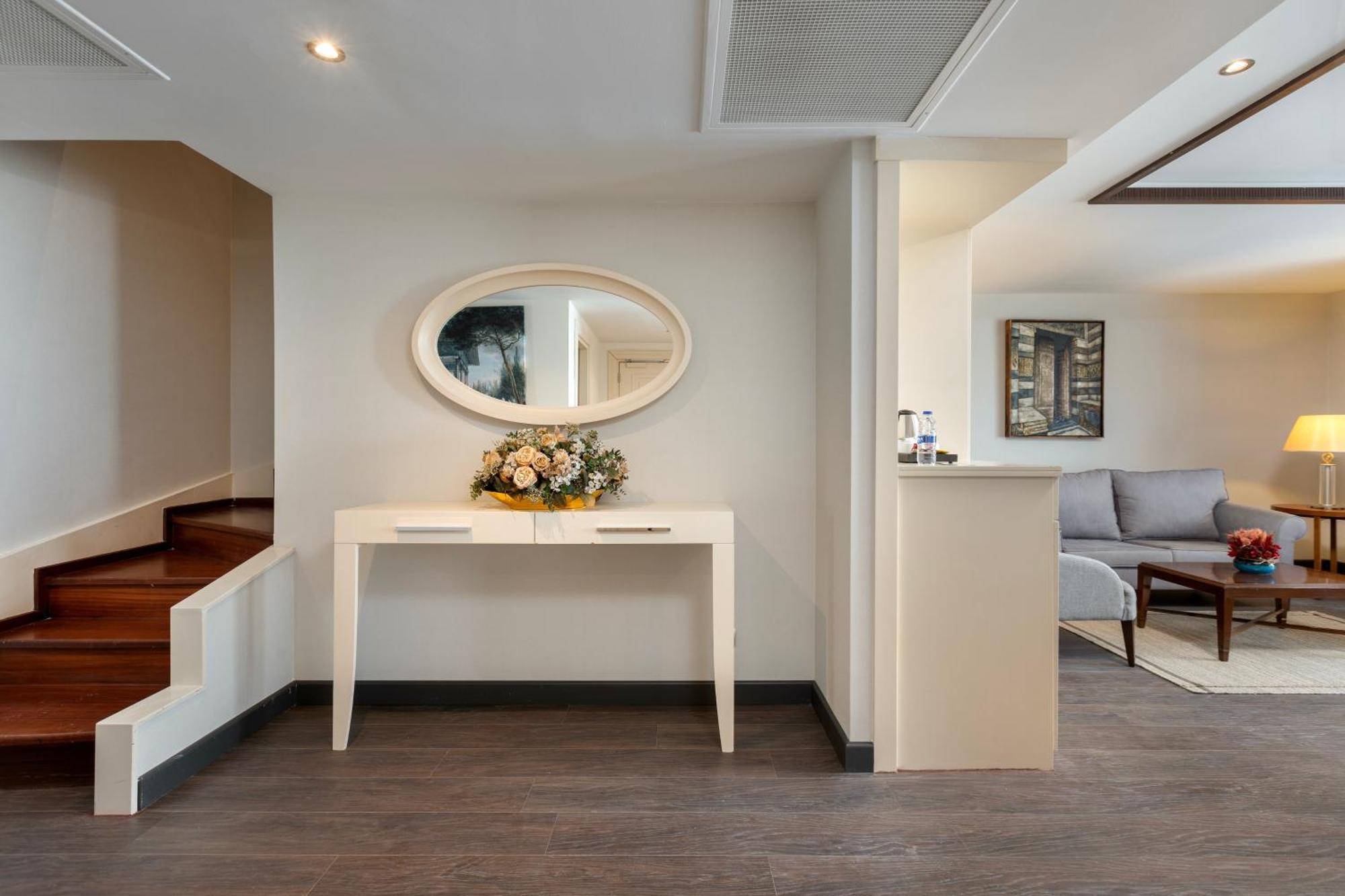 Miracle Istanbul Asia Airport Hotel & Spa Экстерьер фото A suite at the hotel