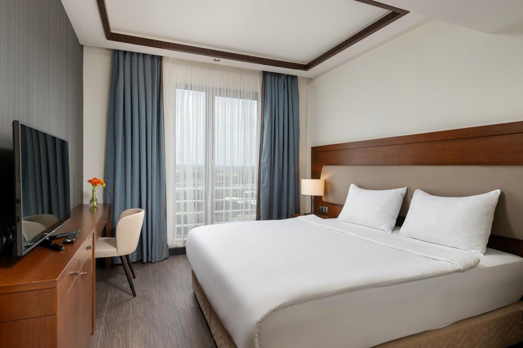 Miracle Istanbul Asia Airport Hotel & Spa Экстерьер фото A room at the hotel