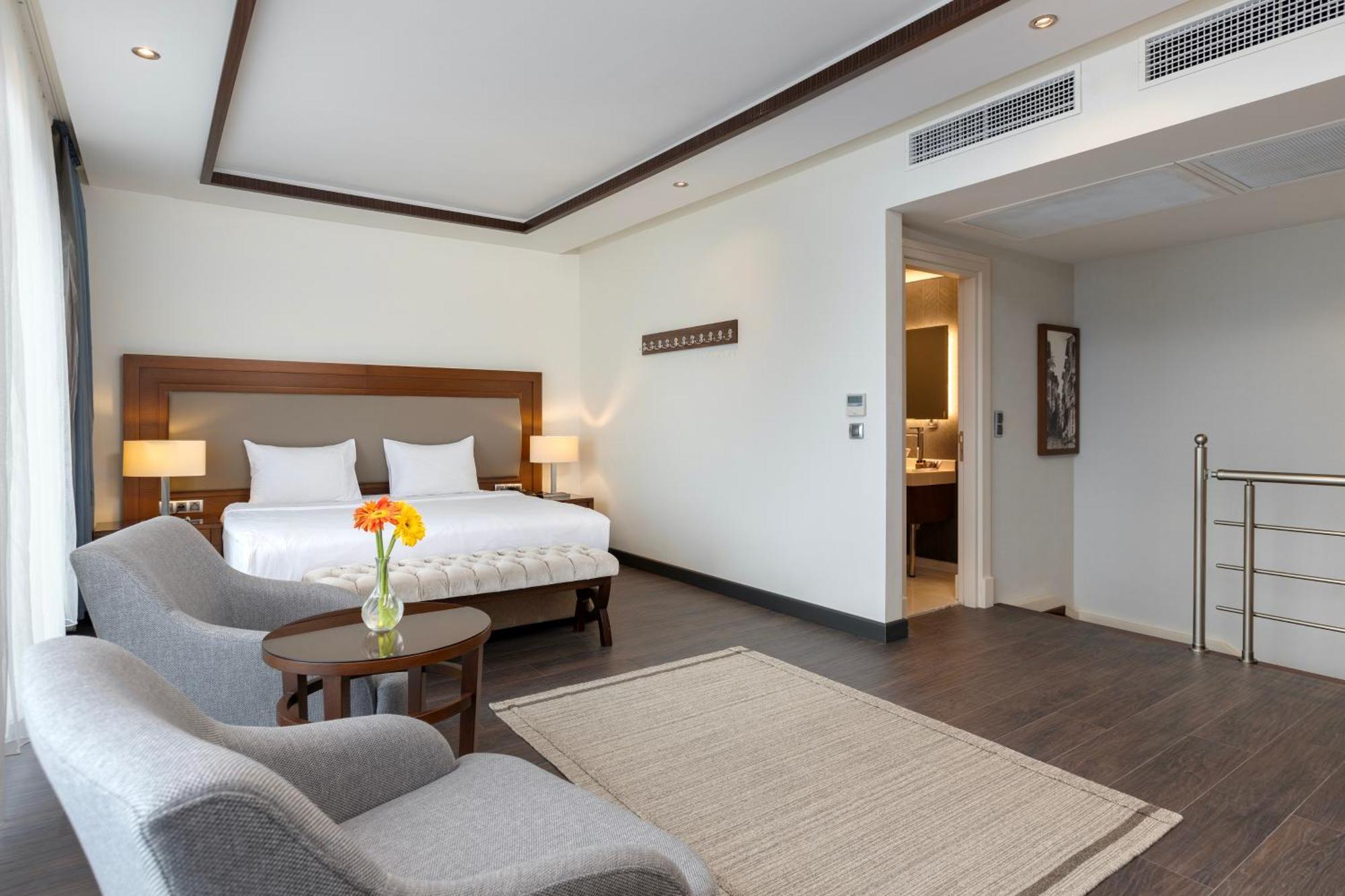Miracle Istanbul Asia Airport Hotel & Spa Экстерьер фото A bedroom at the hotel