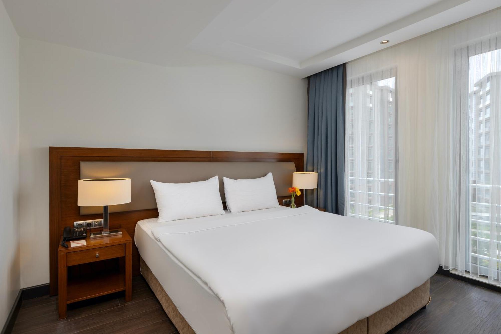 Miracle Istanbul Asia Airport Hotel & Spa Экстерьер фото A bedroom at the hotel